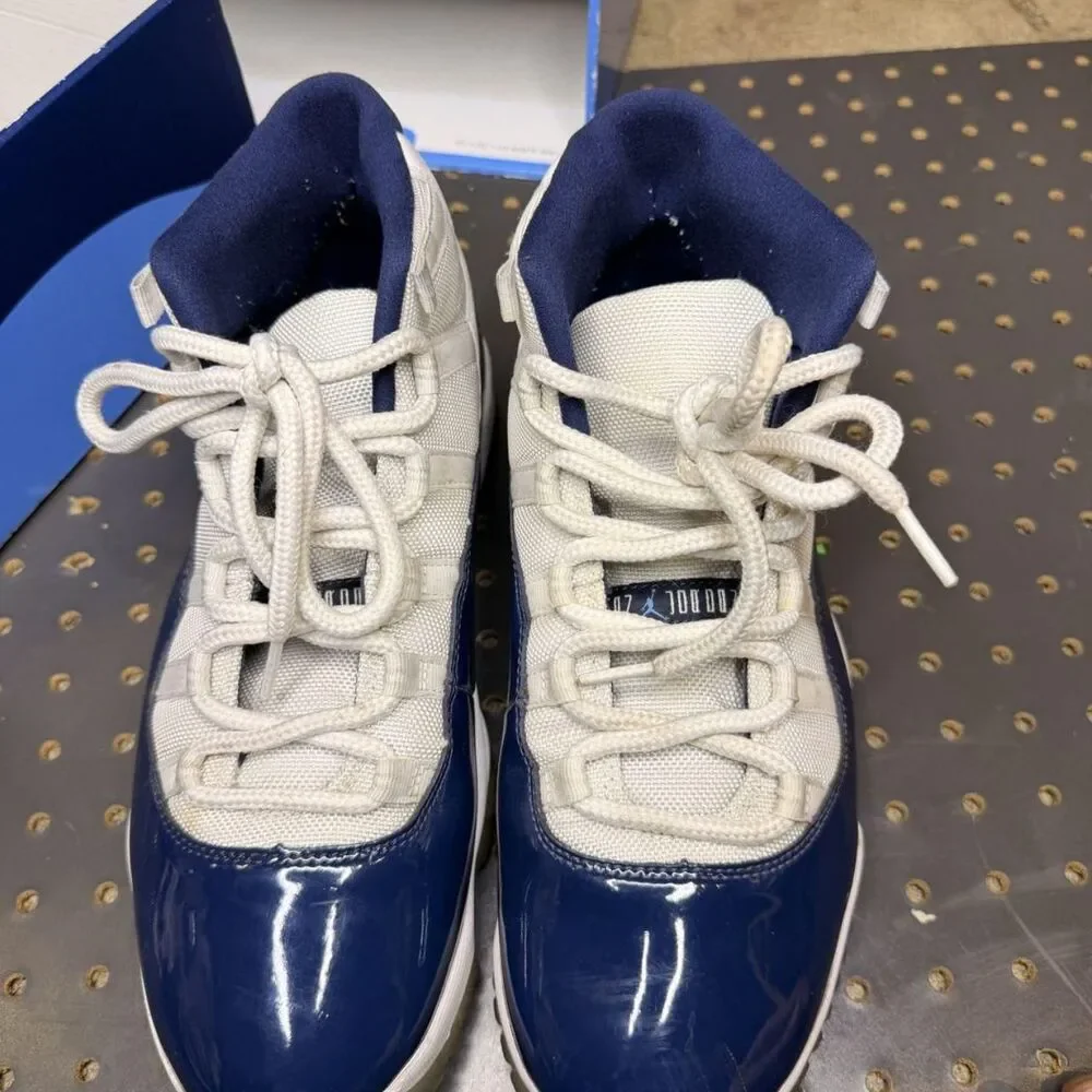 Jordan Men's Blue and Navy Trainers